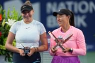 Amanda Anisimova (L) and Jessica Pegula (R) during the National Bank Open women's singles trophy presentation ceremony (Source: Getty)